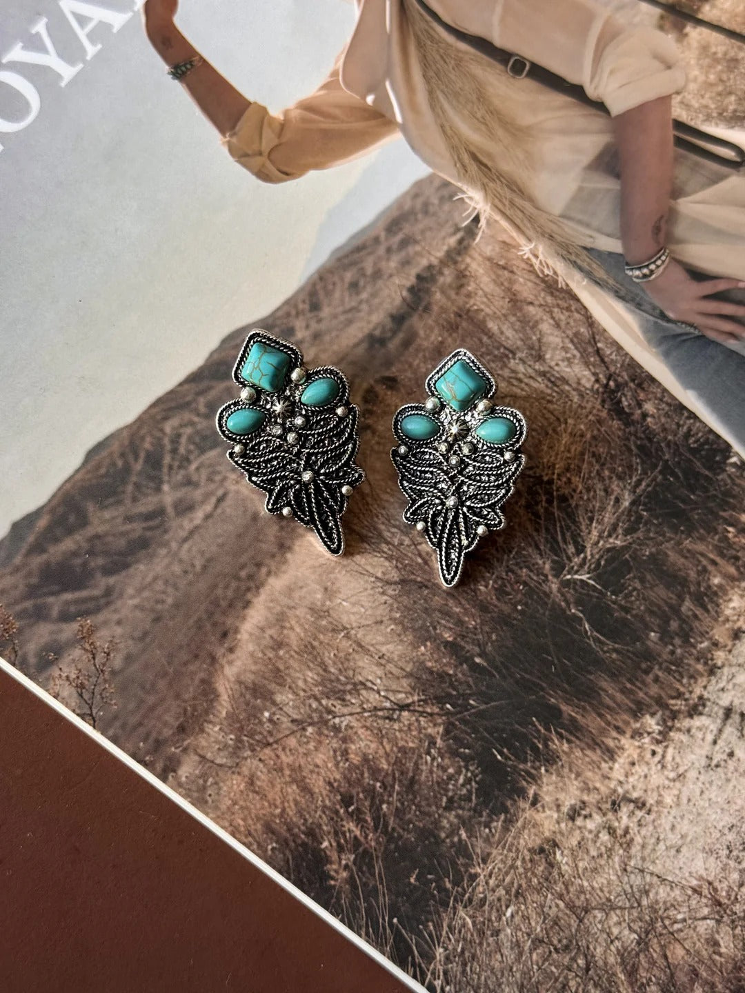 Boot Stitch & Stone Studs Earing