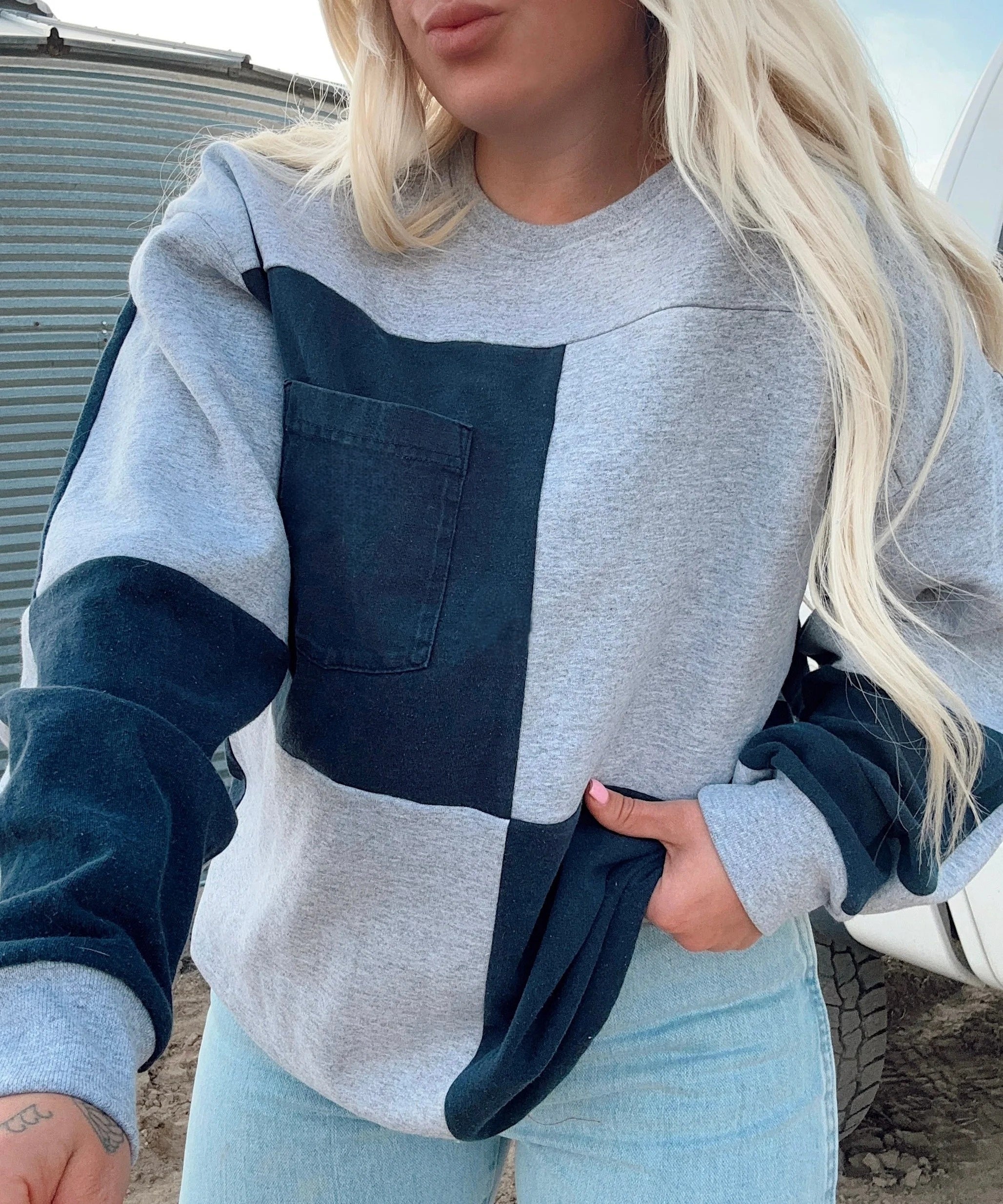 Color Block Cowboy Crew Neck Sweatshirt